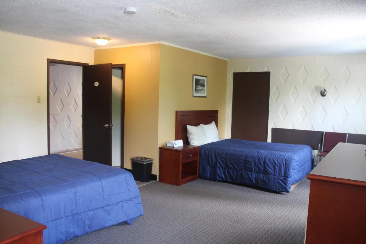 Esterhazy Motor Hotel Экстерьер фото