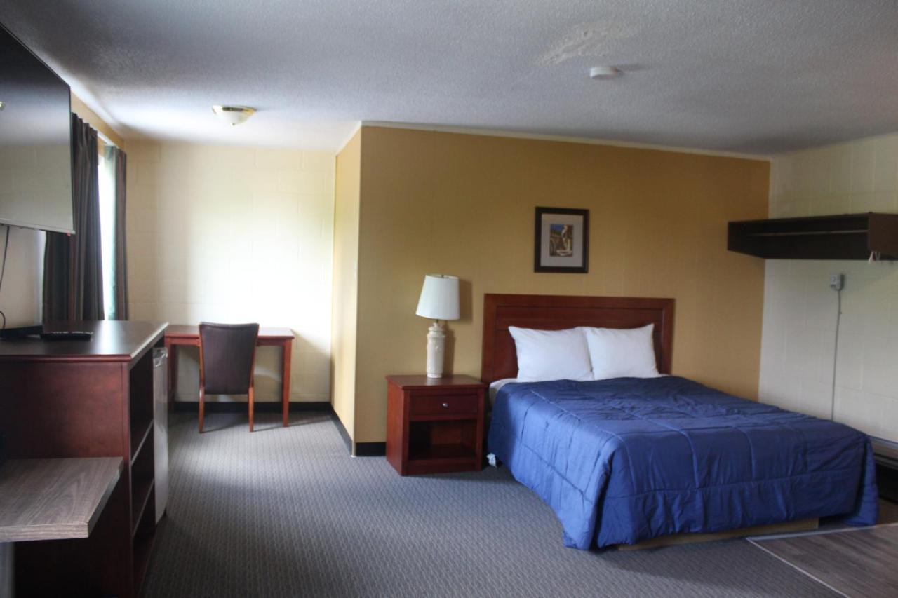 Esterhazy Motor Hotel Экстерьер фото