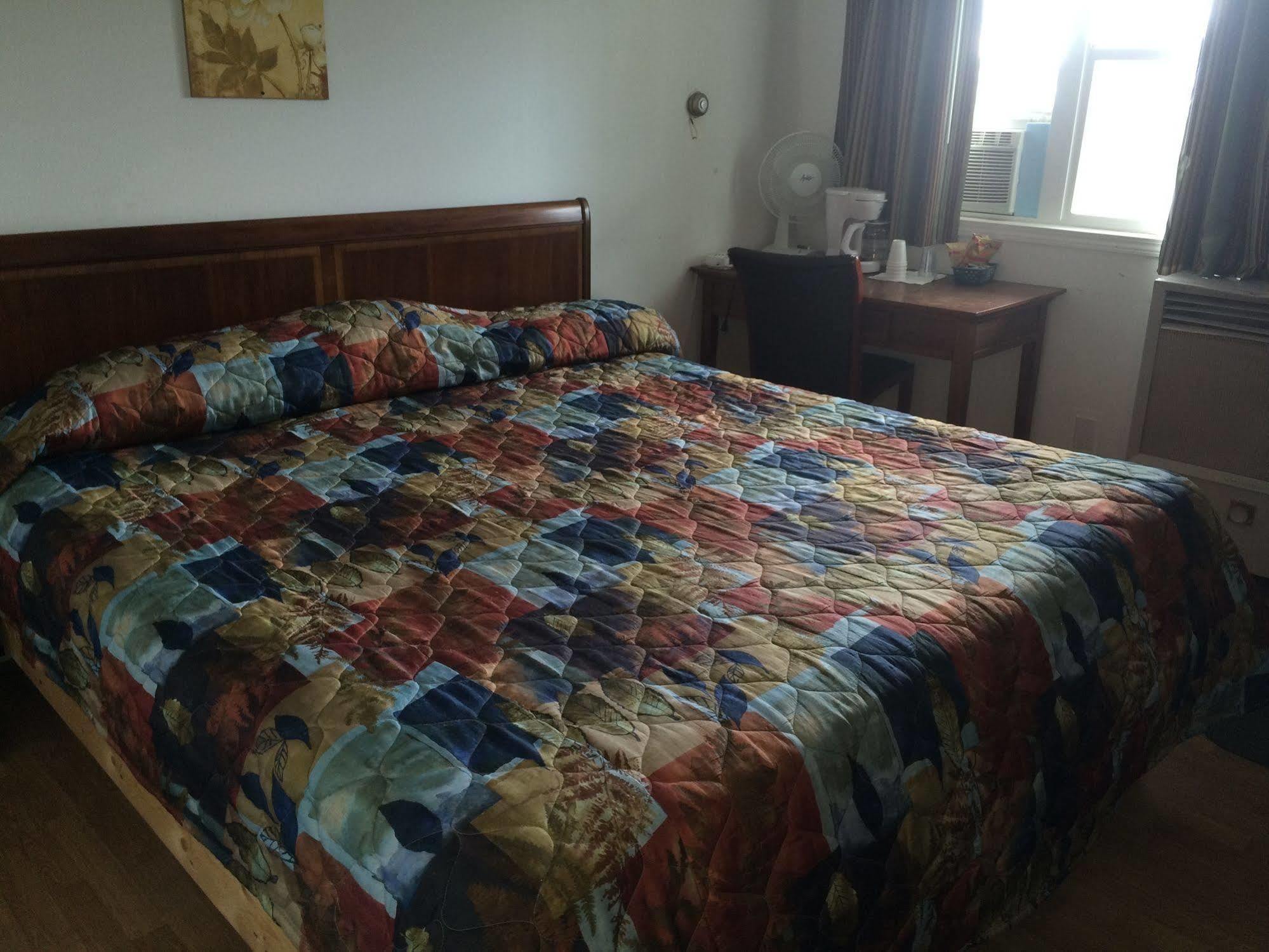 Esterhazy Motor Hotel Экстерьер фото