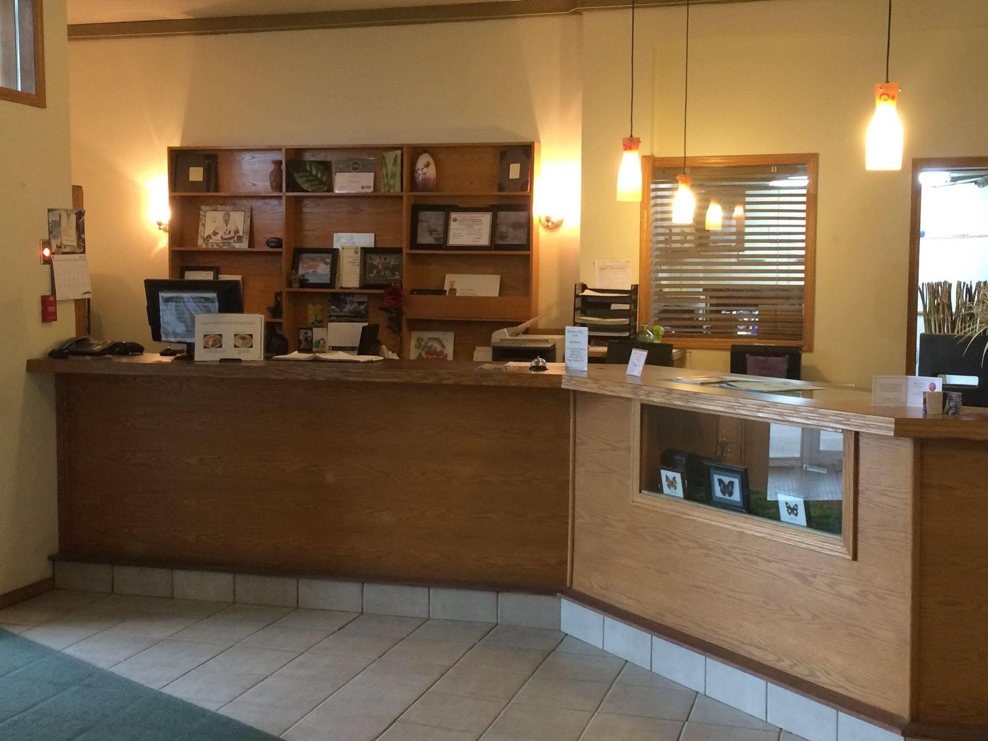 Esterhazy Motor Hotel Экстерьер фото