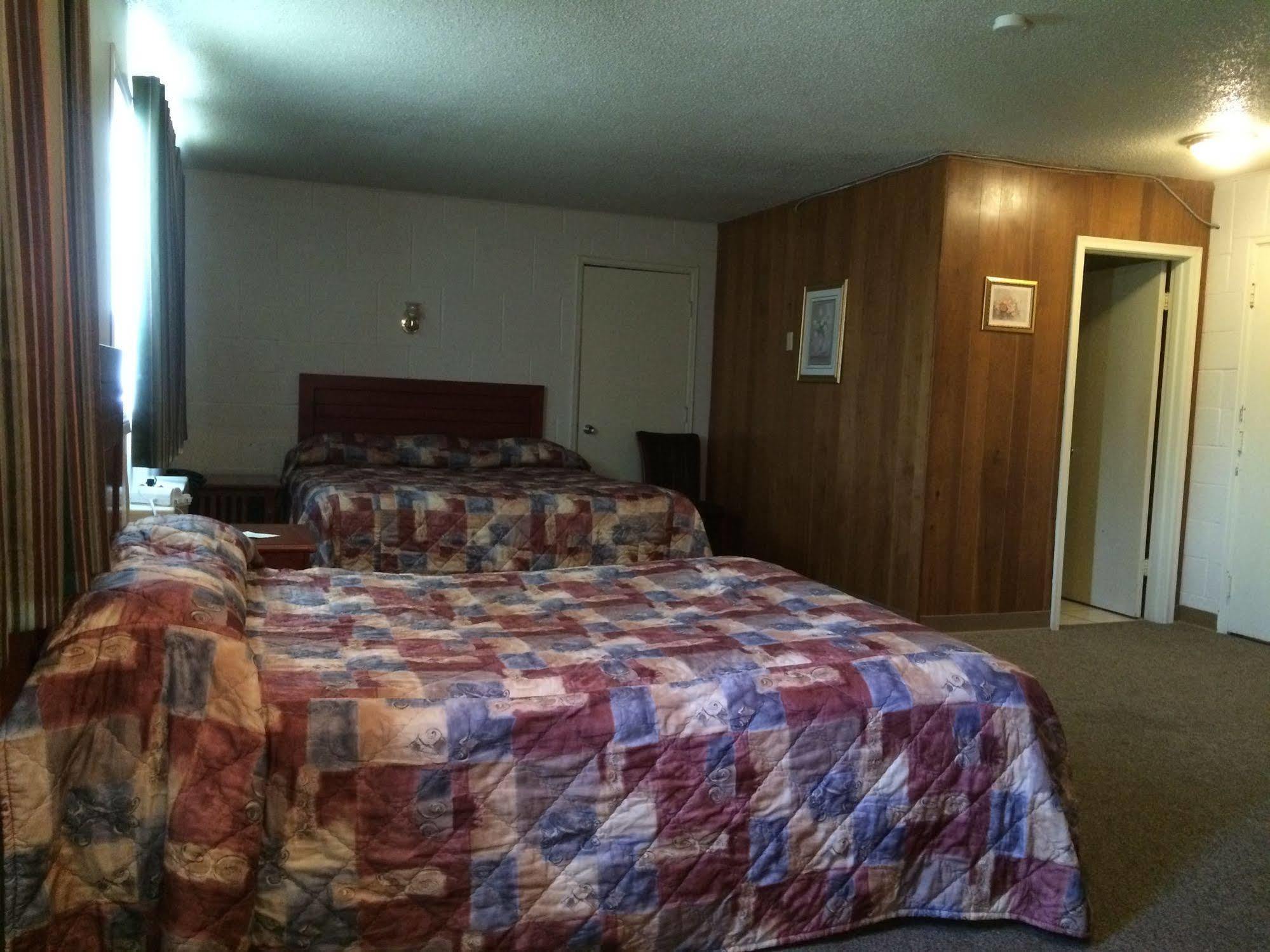 Esterhazy Motor Hotel Экстерьер фото