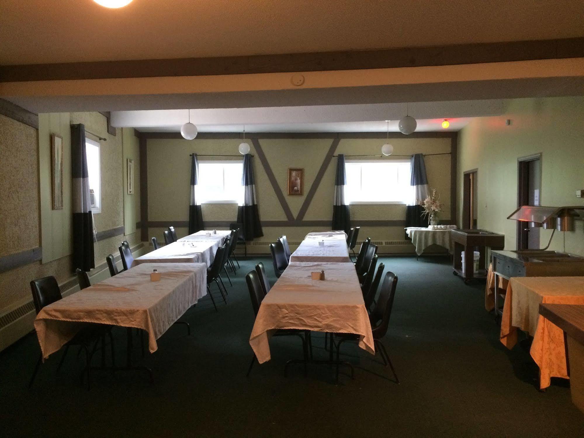Esterhazy Motor Hotel Экстерьер фото